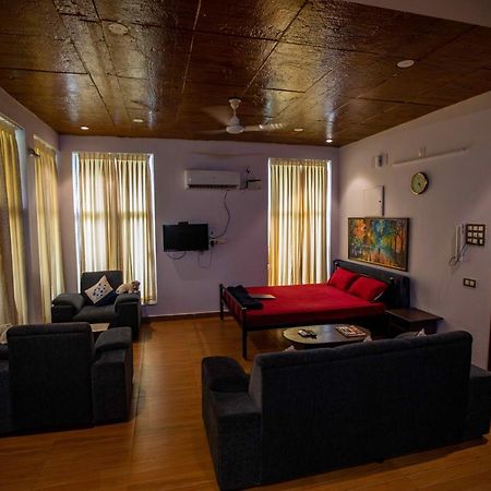 Waves Beach House Ποντισερί Εξωτερικό φωτογραφία