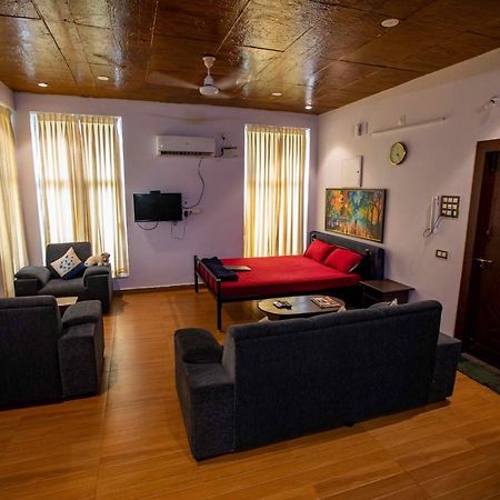 Waves Beach House Ποντισερί Εξωτερικό φωτογραφία