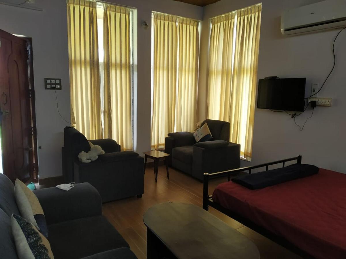 Waves Beach House Ποντισερί Εξωτερικό φωτογραφία