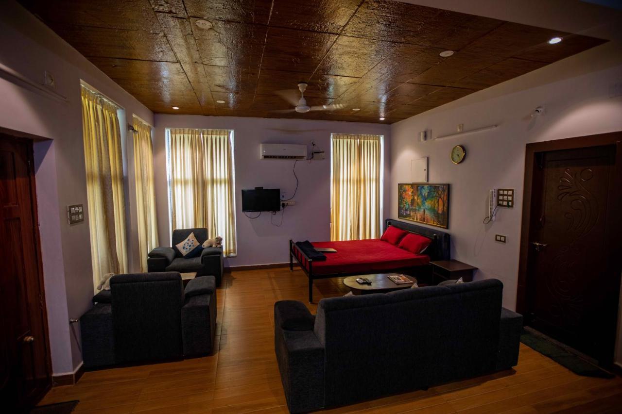 Waves Beach House Ποντισερί Εξωτερικό φωτογραφία