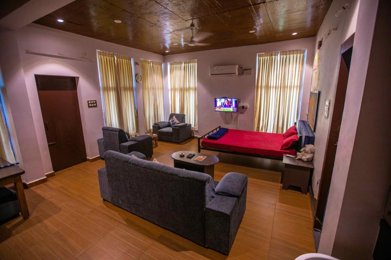 Waves Beach House Ποντισερί Εξωτερικό φωτογραφία