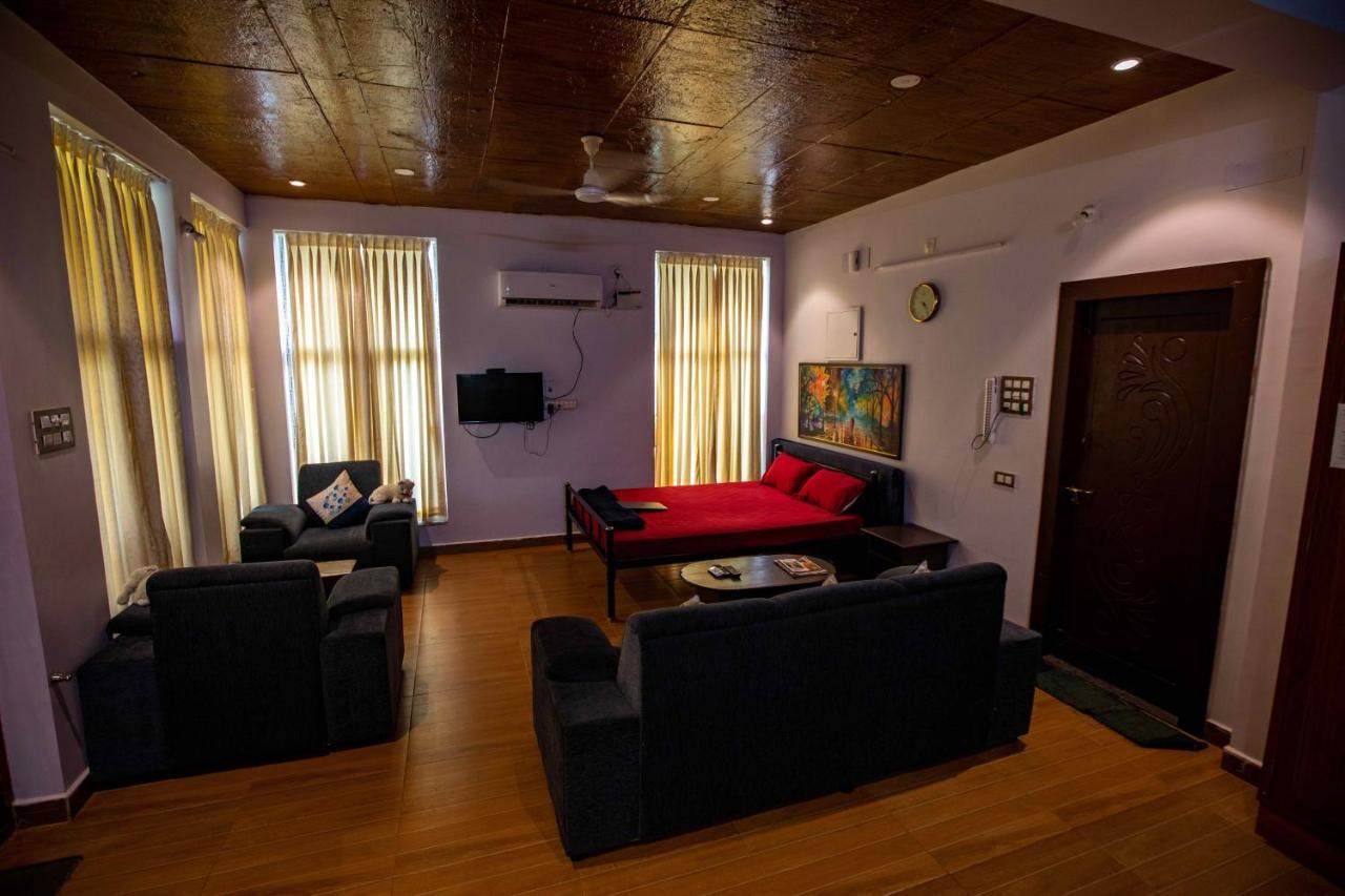 Waves Beach House Ποντισερί Εξωτερικό φωτογραφία