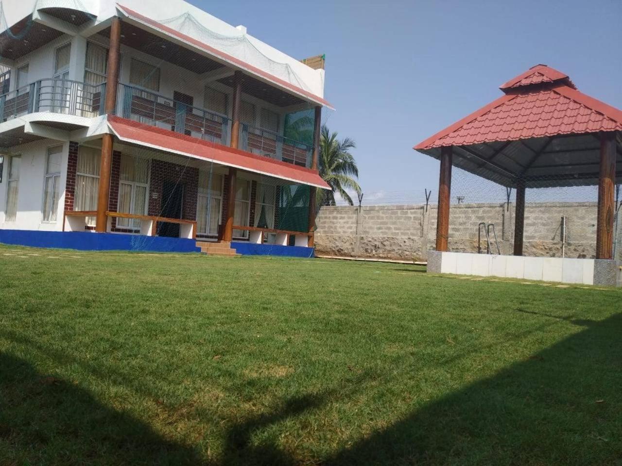 Waves Beach House Ποντισερί Εξωτερικό φωτογραφία