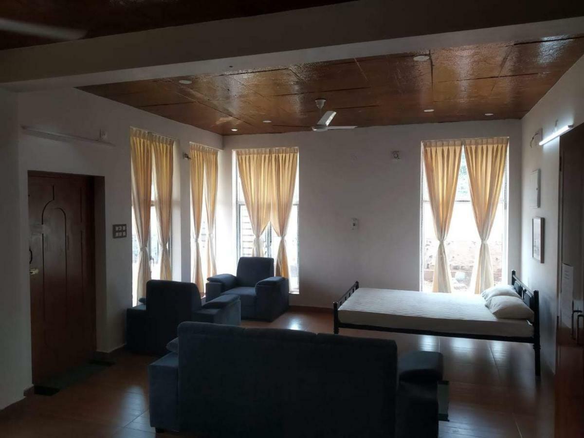 Waves Beach House Ποντισερί Εξωτερικό φωτογραφία