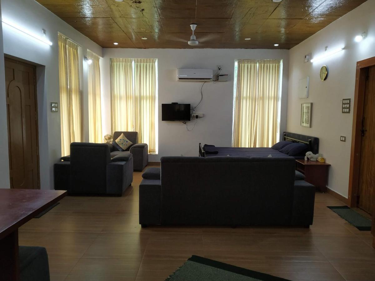 Waves Beach House Ποντισερί Εξωτερικό φωτογραφία
