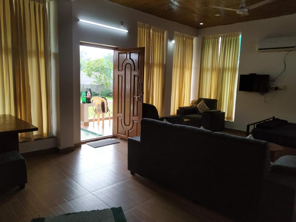 Waves Beach House Ποντισερί Εξωτερικό φωτογραφία