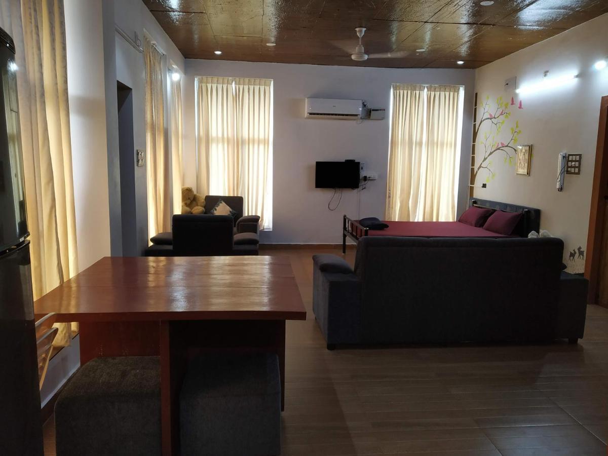 Waves Beach House Ποντισερί Εξωτερικό φωτογραφία